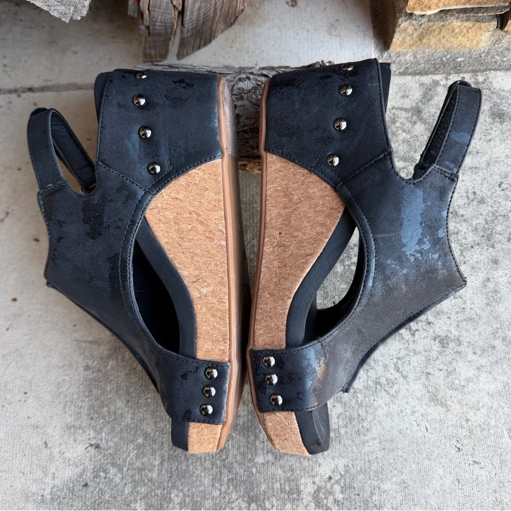 Corkys‎ Carley Black Wedge Sandals Sz-7. V